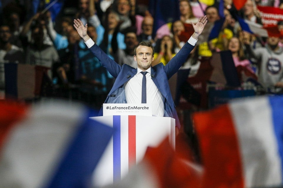 Έβαλαν μικρόφωνο στη γραβάτα του Μακρόν και τον κατέγραφαν για 200 ημέρες – Δείτε γιατί (βίντεο)